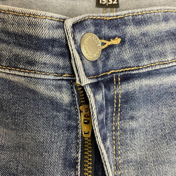 Judy Blue Boyfriend Fit Distressed Jeans Blue Sz 15/32 - Picture 4 of 8